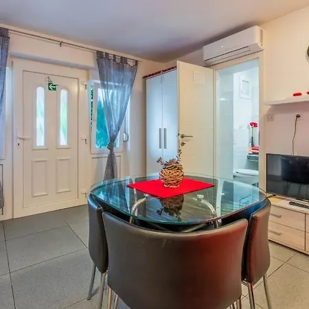 Studio In With Sea View, Terrace, Air Conditioning, Wifi 4626-6 Appartamento Crikvenica
